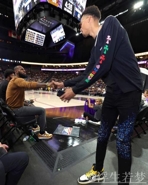 文班亚马谈血栓伤病感受:我哭了,情绪崩溃了五分钟 文班亚马谈血栓伤病感受:我哭了,情绪崩溃了五分钟