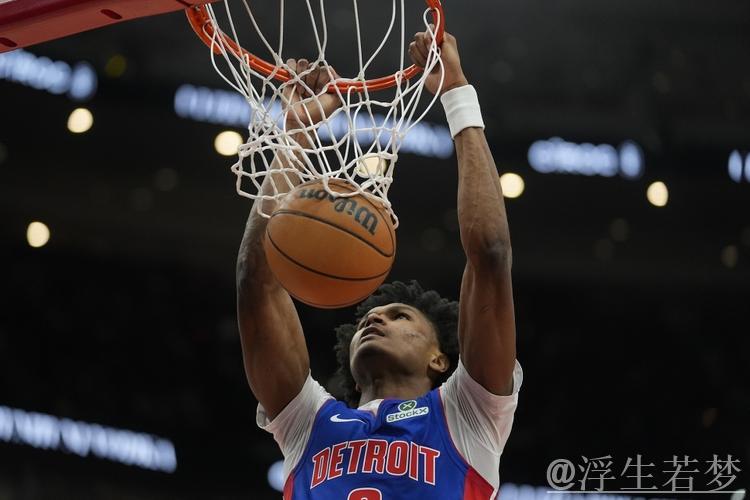 奥萨尔出战高效：9投5中，贡献12分6板1助2抢2帽