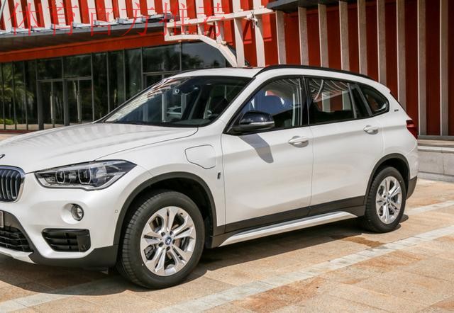 众国脚热衷试驾现代新款SUV 于海无证驾驶跑得欢